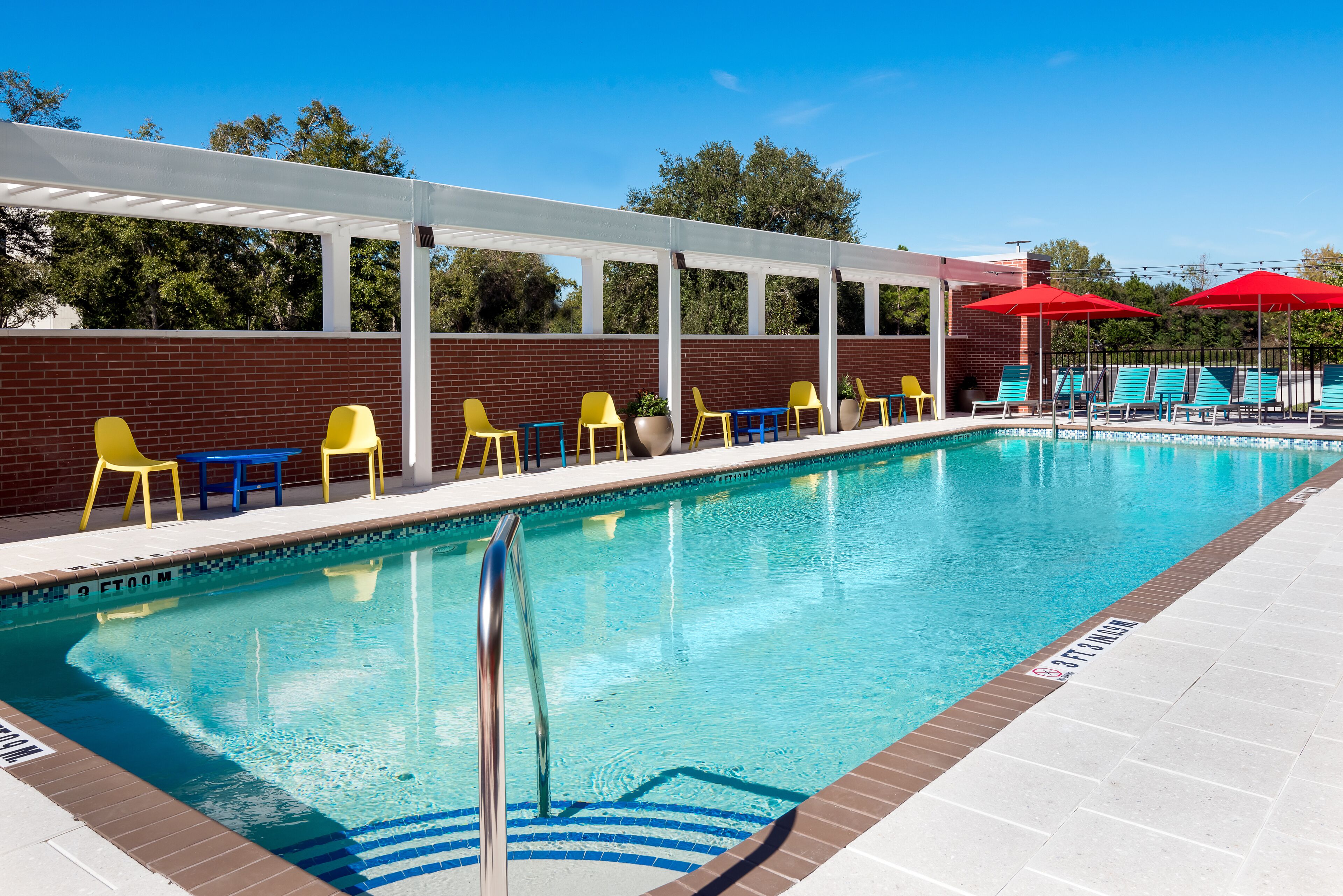 Sesongbasert utendørsbasseng