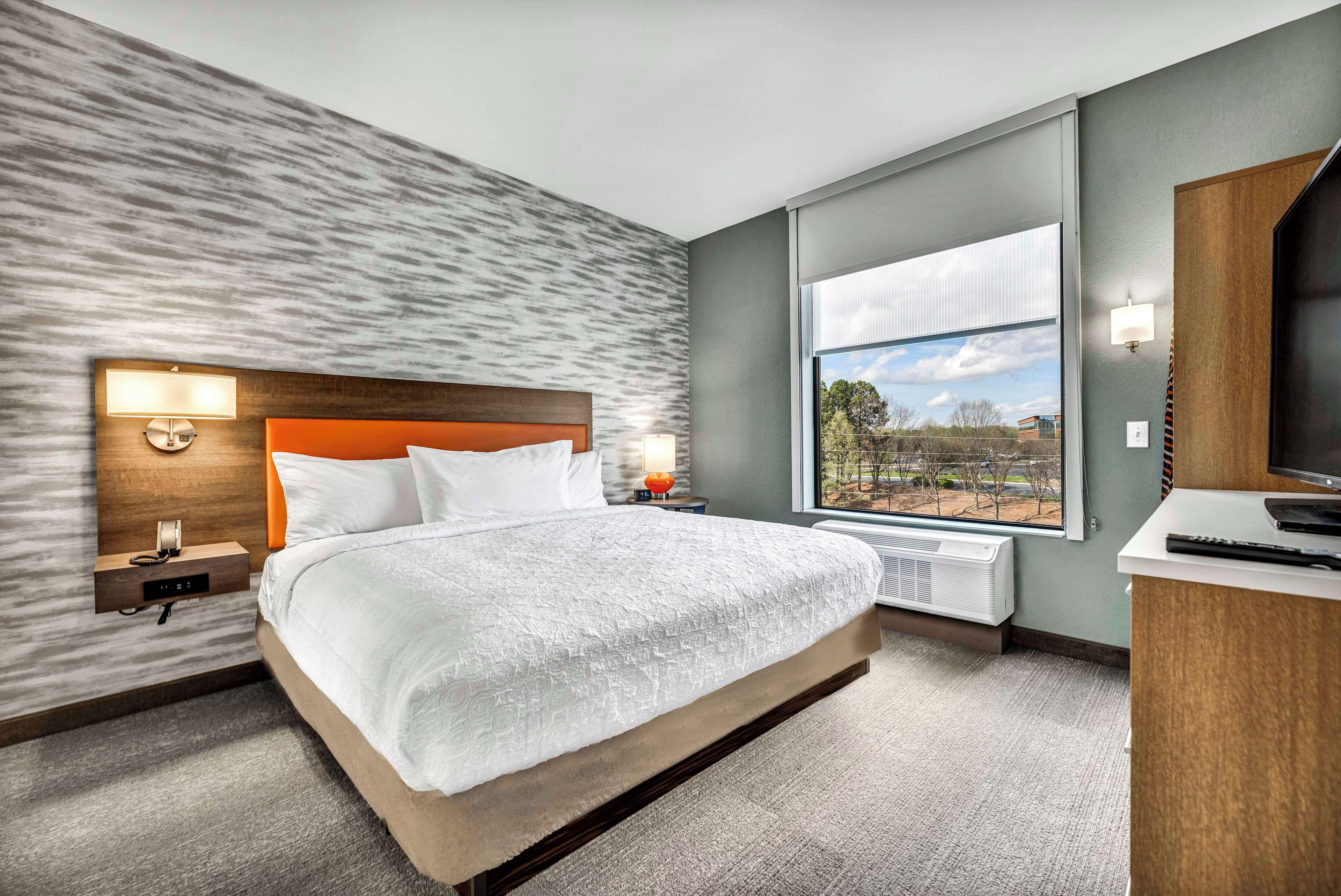 Skrivebord, skrivebord for bærbar PC og blendingsgardiner