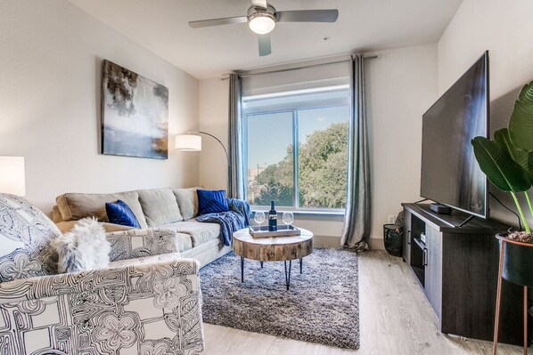 Télévision, jeux vidéo, lecteur de DVD, livres