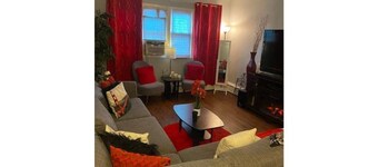 One bedroom apartment located 5 minutes from Great Lakes Navel Base.