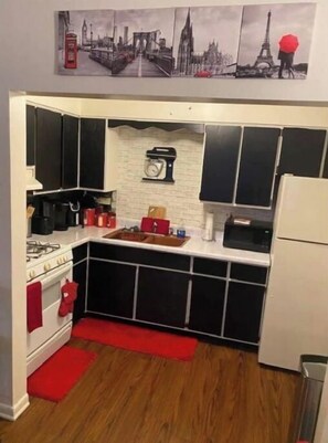 Fridge, cookware/dishes/utensils