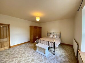 2 bedrooms, iron/ironing board, WiFi, bed sheets - Flatts farm, a yorkshire dales home (Skipton)