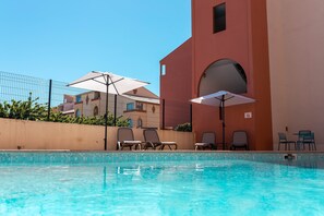 Hồ bơi ngoài trời