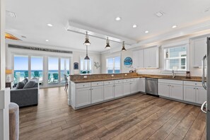 Ferienhaus | Eigene Küche | Großer Kühlschrank, Mikrowelle, Ofen, Herdplatte