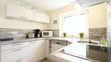 Microwave, dishwasher, coffee/tea maker, toaster
