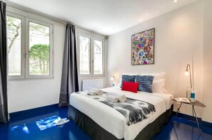 3 bedrooms, desk, iron/ironing board, WiFi - Modern & colourful 3BD for 9 guests in Le Marais! (Paris)