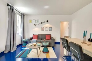 Dining - Modern & colourful 3BD for 9 guests in Le Marais! (Paris)
