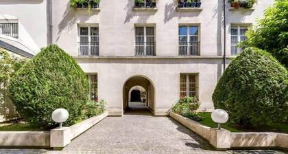 Modern & colourful 3BD for 9 guests in Le Marais!