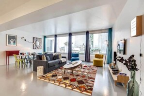 TV, offices - Modern and huge 3BD for 11 guests in Le Marais! (Paris)