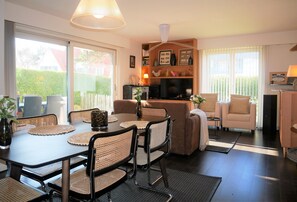 Dining - Isabelle A1 - Bright family apartment with sunny terrace - in the concession (De Haan)