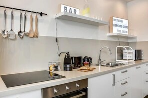 Fridge, microwave, oven, stovetop - Modern and eclectic 3BD duplex in Le Marais! (Paris)