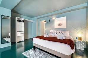 2 bedrooms, desk, iron/ironing board, WiFi