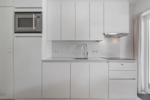 Refrigerador, microondas, horno y lavavajillas 