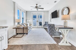 Smart-TV, Videospielkonsole, DVD-Player, Tischfußball