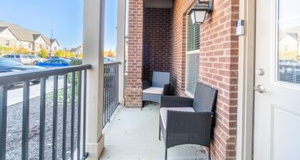Comfy 2 Bedroom King Bed Apartment Near Polaris
