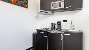 Estúdio luxo | Cozinha privada | Geladeira grande, freezer, mesas de jantar