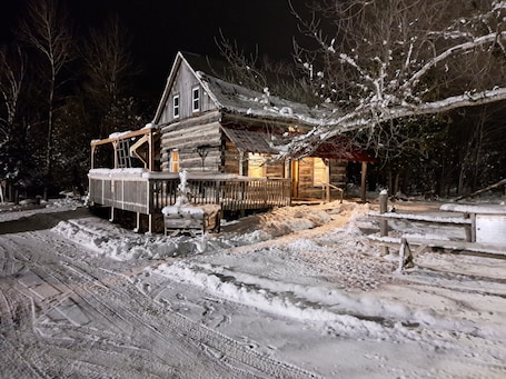 外観. Historical Square Timber Home right at the heart of Snow Country