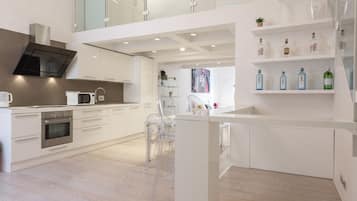 Luxury Apartment | Private kitchen | Full-sized fridge, microwave, oven, dishwasher