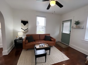 Smart TV - Charming home next to hospital (Sandusky)