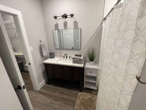 Shower - 2 bed/2bath condo- Love Field & Medical Center (b) (Dallas)