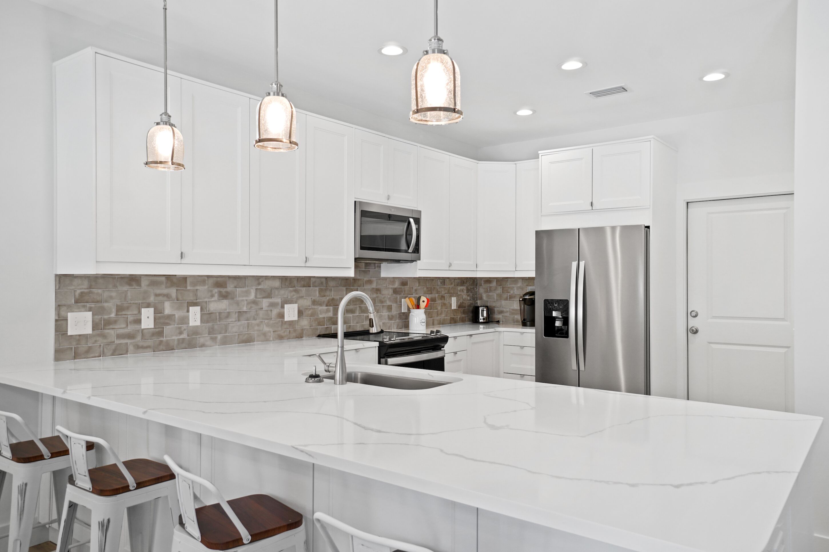 House | Private kitchen | Full-size fridge, microwave, oven, stovetop