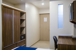 Quarto família, 2 camas Queen | Roupas de cama premium, edredons de pluma, camas com colchões pillow-top