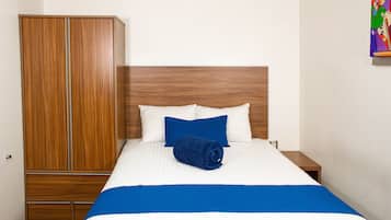 Eenvoudige tweepersoonskamer, 1 tweepersoonsbed, en-suite badkamer | Luxe beddengoed, donzen dekbedden, pillowtop-bedden