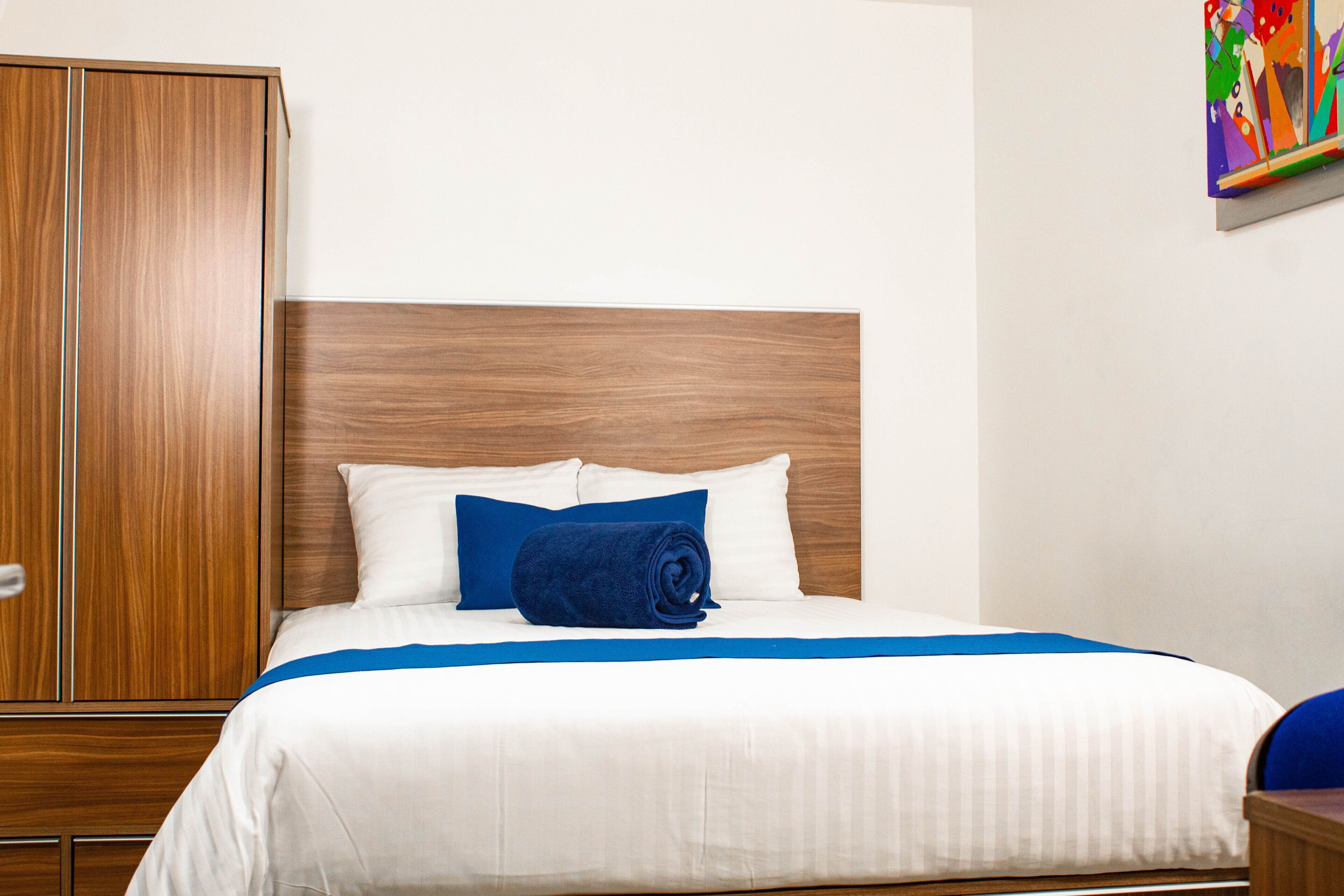Hochwertige Bettwaren, Daunenbettdecken, Pillowtop-Betten, Zimmersafe