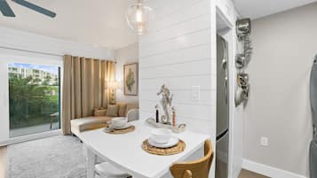 Studio (25 Little Seahorse) | In-room dining