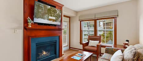 Smart TV, fireplace