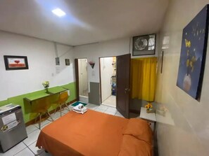 1 chambre, bureau, accès au Wi-Fi (inclus), literie fournie