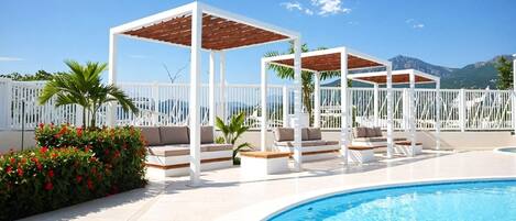 2 piscines extérieures