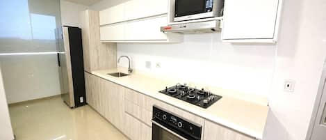 Appartamento | Cucina privata | Frigorifero, microonde, forno, macchina per tè/caffè