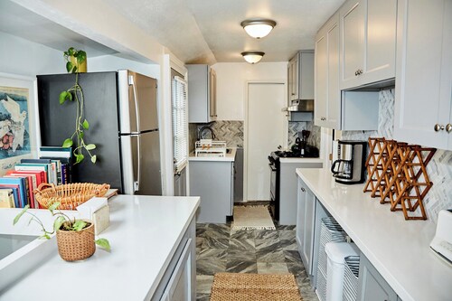 A serene 2 Bdrm bungalow just one block from the beach, just off the beaten path