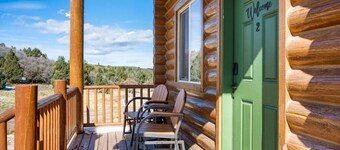 Peaceful Cabin with Spectacular Stargazing Hot Tub