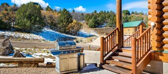 Stargazing Hot Tub, 3 Living Spaces on 10 Acres