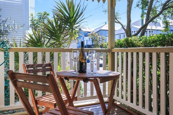 Outdoor dining - New Farm House + Pool
 (New Farm)