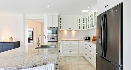 Maleny Chateau Pool Country Experience, Creek, Gym