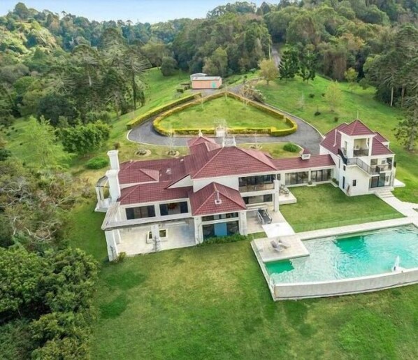 Exterior - Maleny Chateau Pool Country Experience, Creek, Gym (North Maleny)