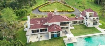 Maleny Chateau Pool Country Experience, Creek, Gym
