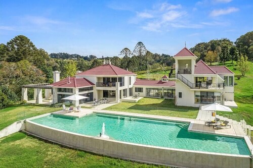 Maleny Chateau Pool Country Experience, Creek, Gym