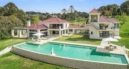 Maleny Chateau Pool Country Experience, Creek, Gym