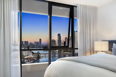 Avalon - 2 Bed Condo Pool, Spa, Steam, Gym, Cinema
