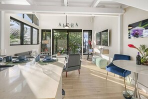 Dining - Coral Cove-Poolside Condo and Panoramic Ocean View (Lahaina)