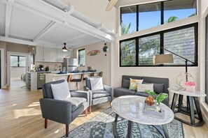 TV, books, offices - Coral Cove-Poolside Condo and Panoramic Ocean View (Lahaina)