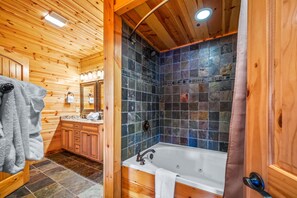Ensemble douche/baignoire, baignoire Ă jets, sĂšche-cheveux