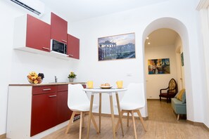 40-inch Smart TV with digital channels, TV, printers - Dreaming in Rome   (Rome)