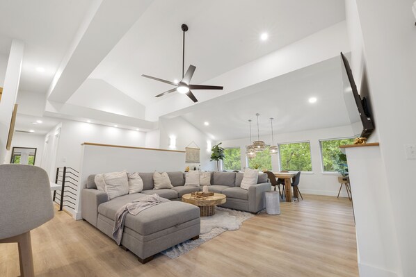 Smart TV, fireplace