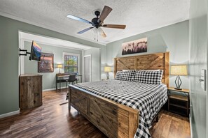 4 bedrooms, desk, iron/ironing board, free WiFi