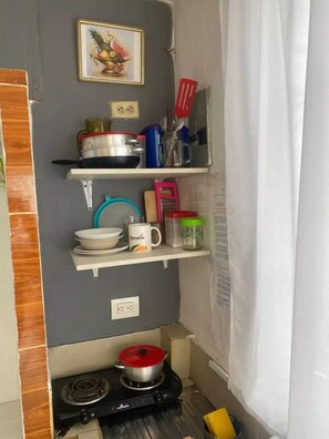 Fridge, stovetop, dishwasher, cookware/dishes/utensils